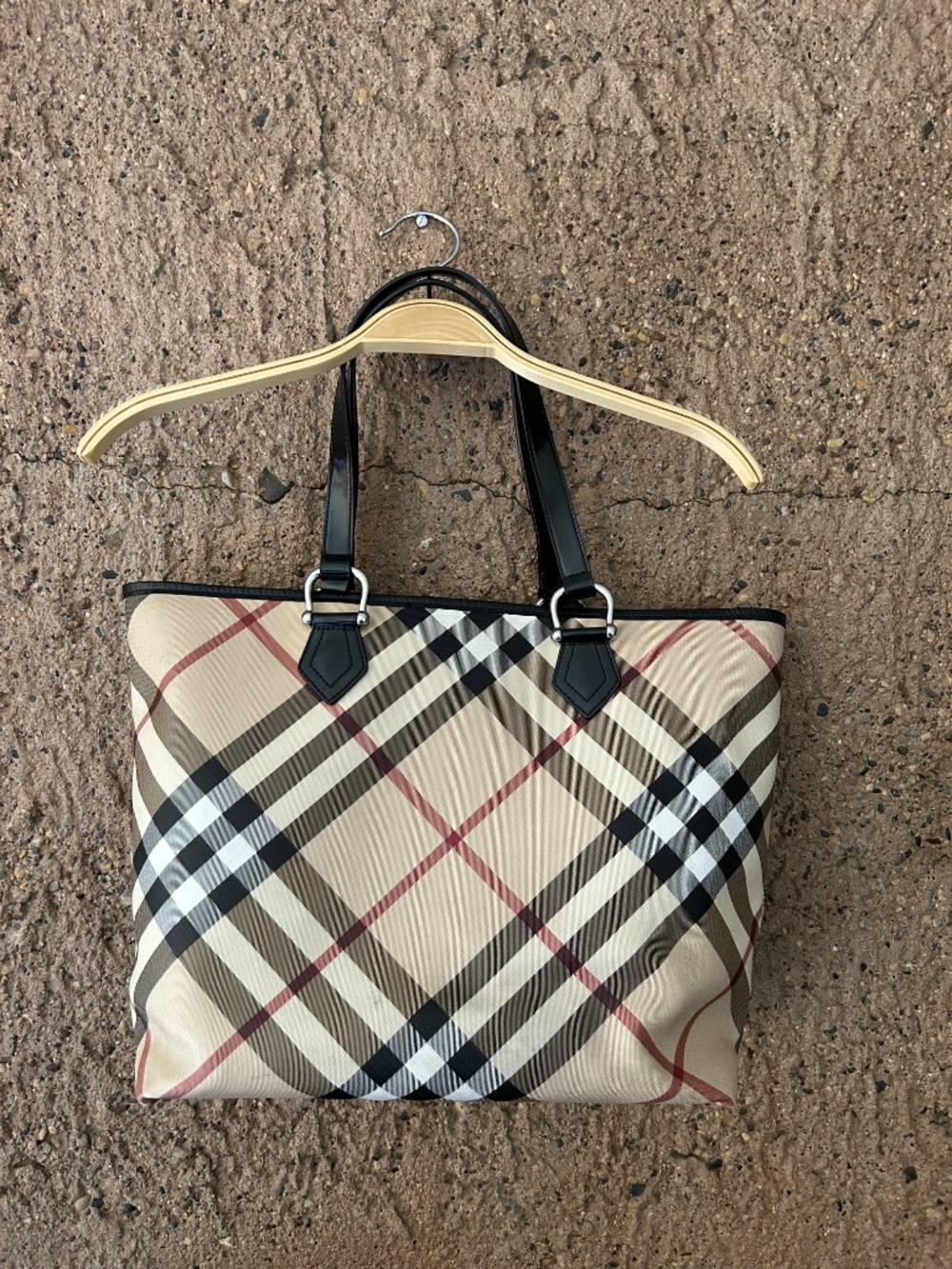 Burberry Classic Nova Check Large Tote Bag | Black Trim - Picture 2 of 16